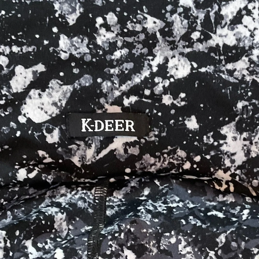 K-Deer Splatter Capri leggings size Small